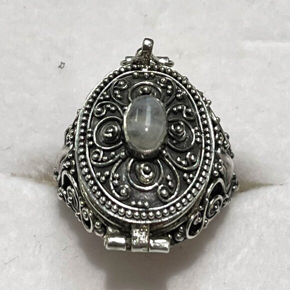 Sterling Silver Ash Holder Ring With An Oval Moonstone Sz 7  NEW - Picture 1 of 2